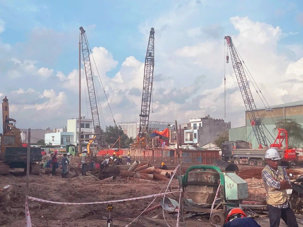 Công trình thi công ngày đêm đảm bảo tiến độ